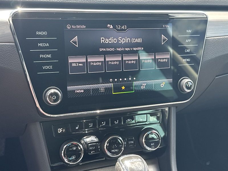 Škoda Superb (2023) Combi 2.0 TDI DSG Style - fotka 19 z 34