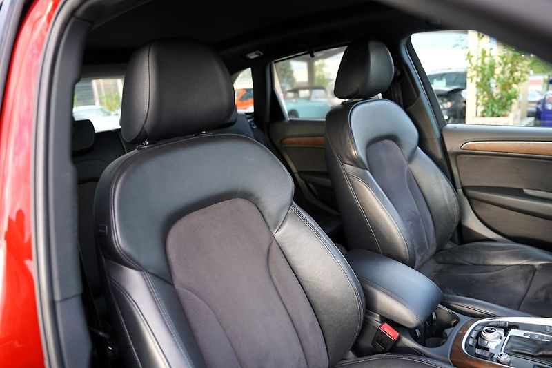 Audi Q5 2.0 TDI/Quattro/DSG/kůže/180PS - fotka 31 z 48
