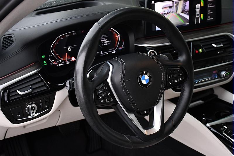 BMW Řada 5 540i xD LUXURY HUD REZERVACE - fotka 16 z 46