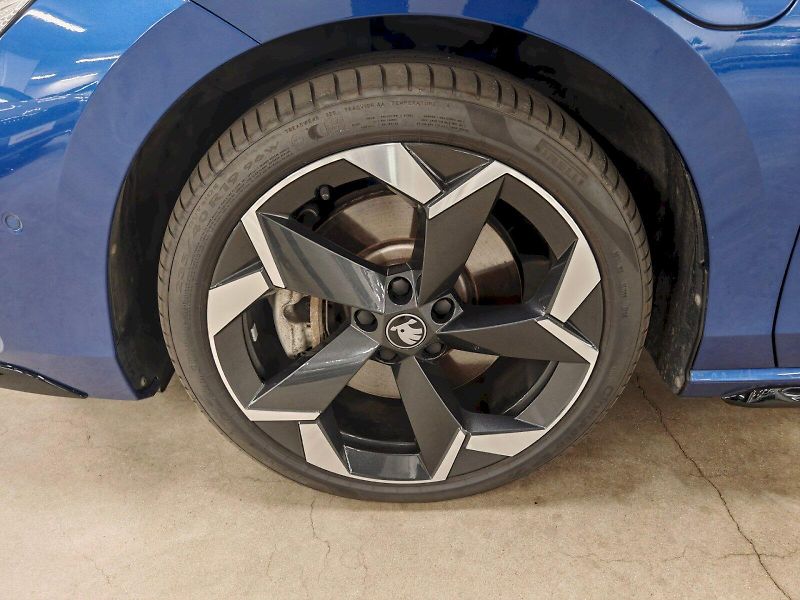 Škoda Superb (2025) Combi iV 1.5 TSI 150 kW DSG Sp - fotka 36 z 36