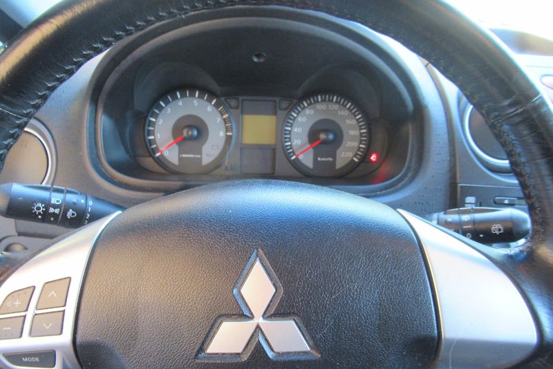 Mitsubishi Colt 1.1i KLIMA SADA ZIMNÍCH KOL - fotka 12 z 18