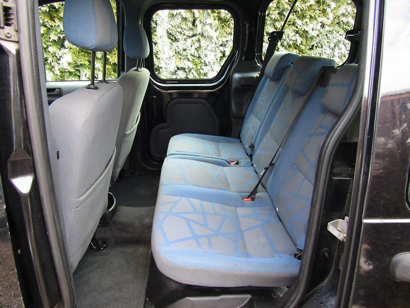Ford Tourneo Connect (2010) 1.8 TDCi 81kW BEZ DPF - fotka 23 z 34