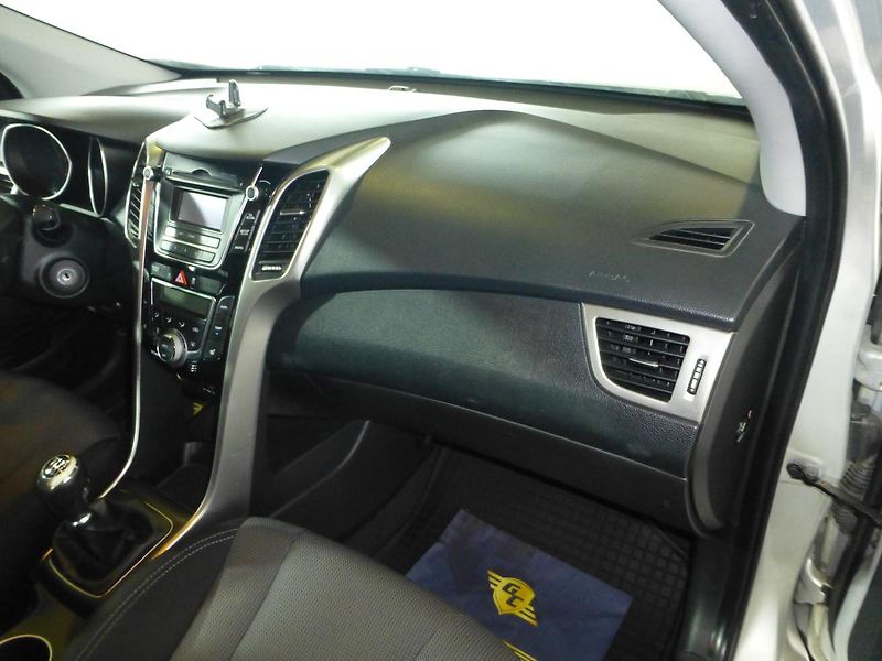 Hyundai i30 (2013) 1,6CRDI*ALU**VYHŘ.SED***KAMERA - fotka 19 z 25