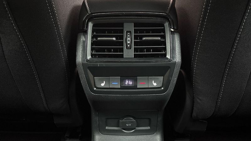 Škoda Karoq 2.0 TDI DSG 4x4 Sportline Excl - fotka 21 z 32
