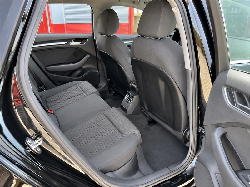 Audi A3 35 TFSi  LED  KLIMA  110kw - fotka 18 z 41
