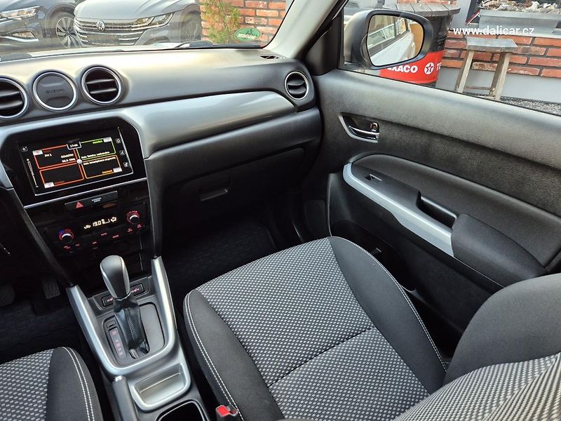 Suzuki Vitara (2016) 1.6VVT 88KW Automat COMFORT - fotka 32 z 52
