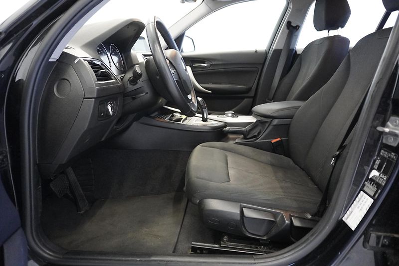 BMW Řada 1 118i 1.5 AUTOMAT - fotka 11 z 27