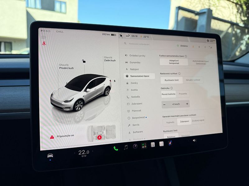 Tesla Model Y Long Range AWD - fotka 19 z 38
