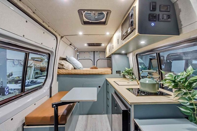Campervan od americké firmy Bitterroot Builds je stvořený do divočiny.