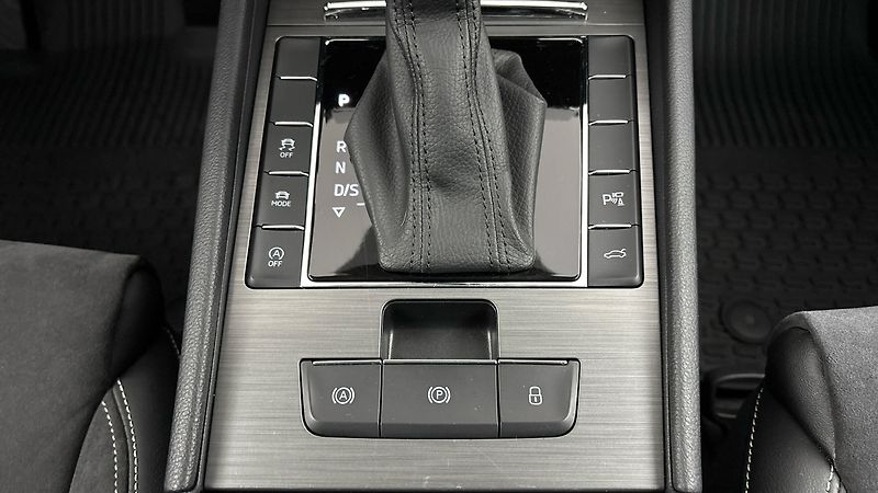 Škoda Superb 2.0 TSI DSG Style Combi - fotka 25 z 30