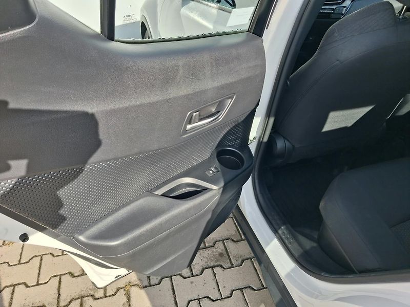 Toyota C-HR 1.8 HSD e-CVT Active - fotka 20 z 21