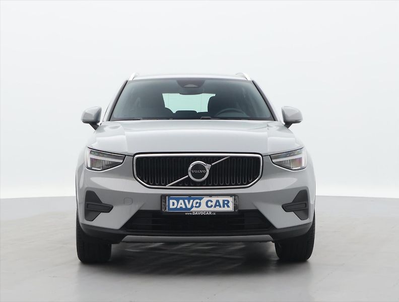 Volvo XC40 2.0 B3 120kW Core DCT CZ DPH - fotka 2 z 35