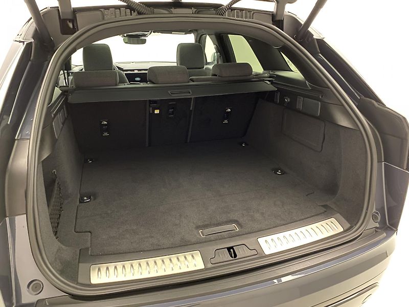 Land Rover Range Rover Velar P400e DYNAMIC HSE REZERVACE - fotka 5 z 47