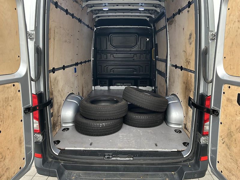 Volkswagen Crafter 2.0 TDI L2H2 - fotka 26 z 29