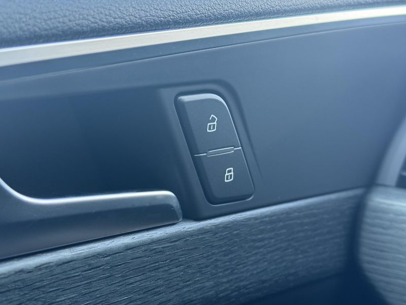 Audi A4 (2016) 2.0TDi Sport, Individual, RZV - fotka 23 z 47