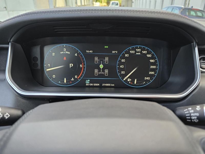 Land Rover Range Rover VOGUE 4,4 V8 250kW 4x4 TAŽNÉ - fotka 49 z 61