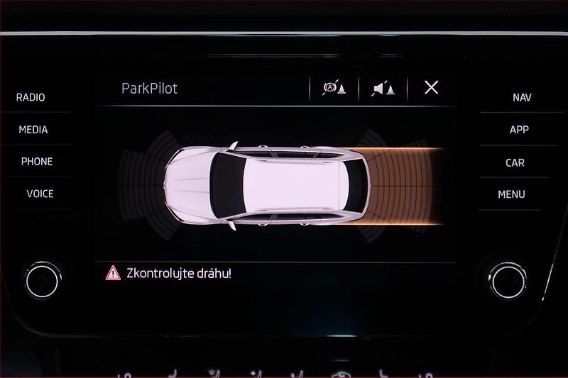 Škoda Superb (2018) Style 1.6 TDI, Navi, Bi-Xenony - fotka 19 z 19