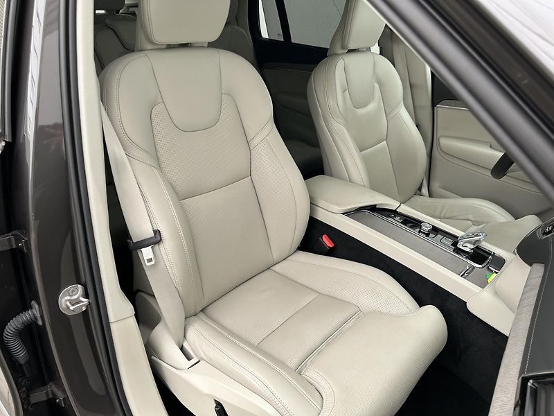 Volvo XC90 2.0  B5 4x4 Plus - fotka 13 z 31