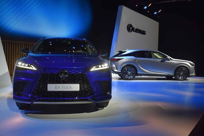 Lexus odtajnil novou generaci svého bestselleru RX