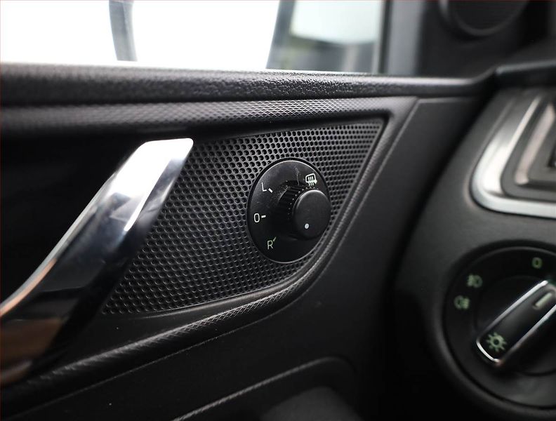 Škoda Rapid (2014) Spaceback 1.2 TSI, ČR,1.maj - fotka 14 z 17