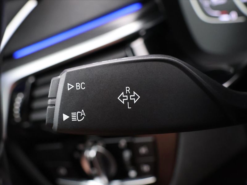 BMW Řada 5 3,0 530d xD CZ M-Sport HUD DPH - fotka 21 z 40