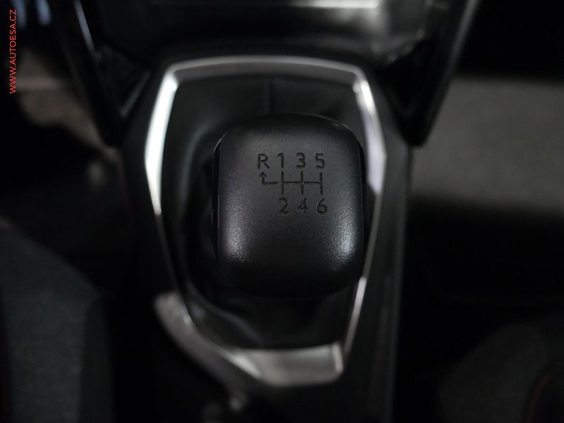 Peugeot 2008 (2020) 1.2PT, ČR, Active - fotka 17 z 17