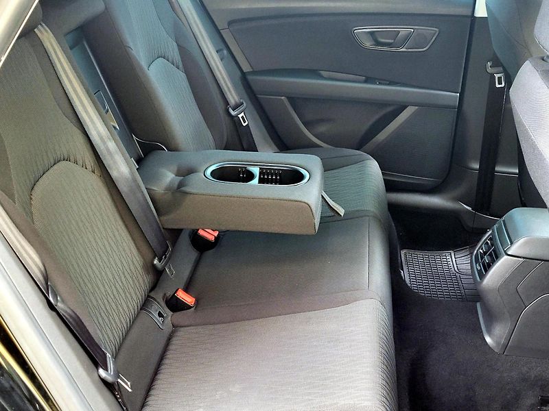 Seat Leon 2,0 TDI Style *SERV.KNÍŽKA* - fotka 21 z 45
