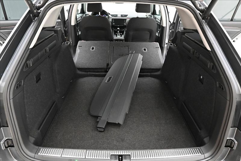 Škoda Superb 2,0 TDI 110 kW DSG Style Záruk - fotka 11 z 31