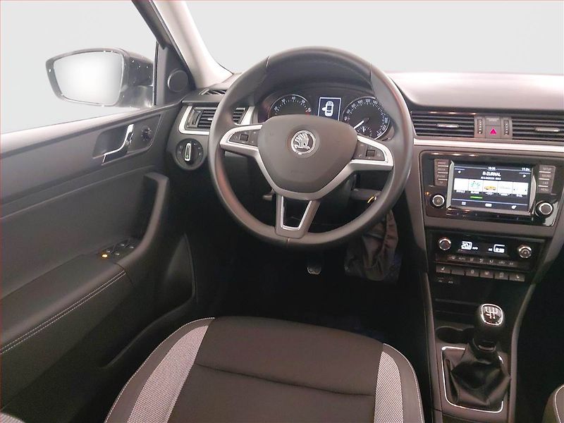 Škoda Rapid (2016) Spaceback 1.2 TSI, ČR,1.maj - fotka 7 z 19
