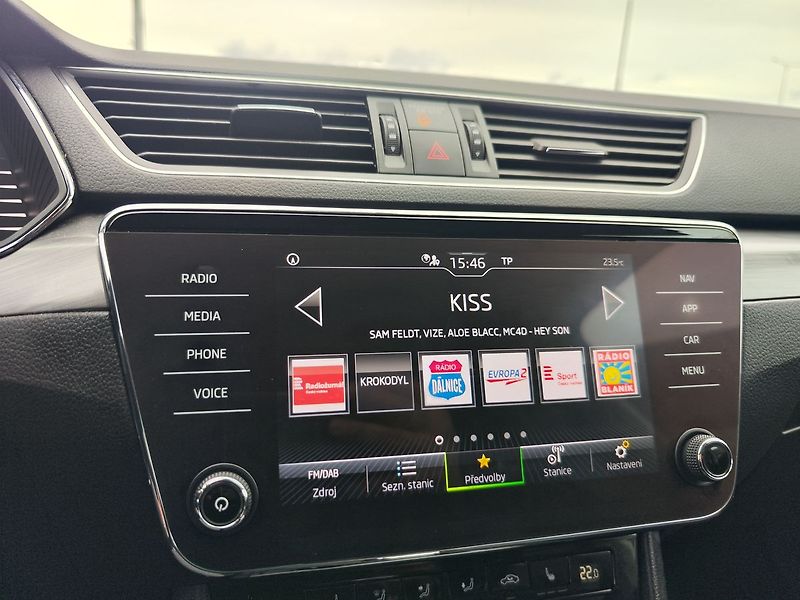 Škoda Superb 2.0 TDI/110kW Style DSG - fotka 18 z 35