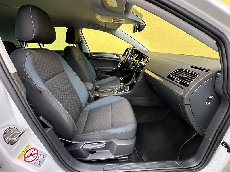 Volkswagen Golf (2019) IQ.DRIVE 1.5TSI110kW 2.Maj. - fotka 22 z 40
