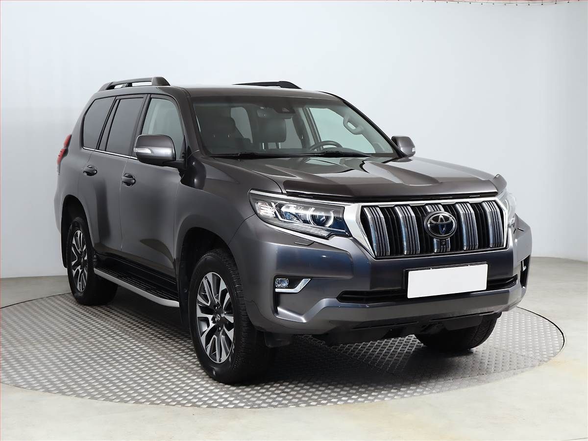 Toyota Land Cruiser 2.8 D-4D, Tažné, 360° kamera