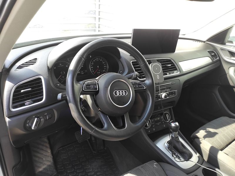 Audi Q3 2,0TDi 4x4,S-Tronic,Sport,ČR - fotka 10 z 49