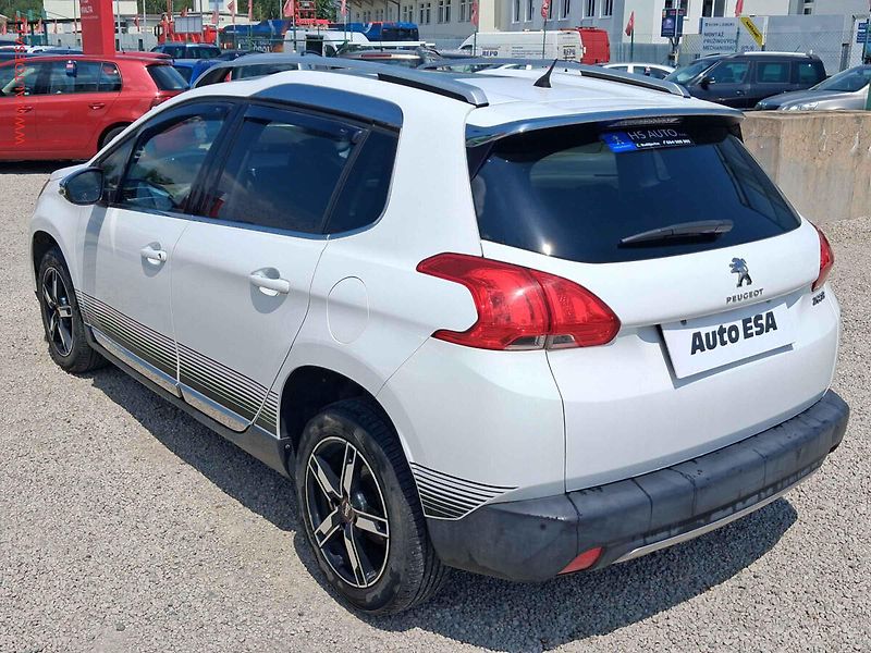 Peugeot 2008 (2015) 1.6 VTi, ČR, Allure - fotka 6 z 21