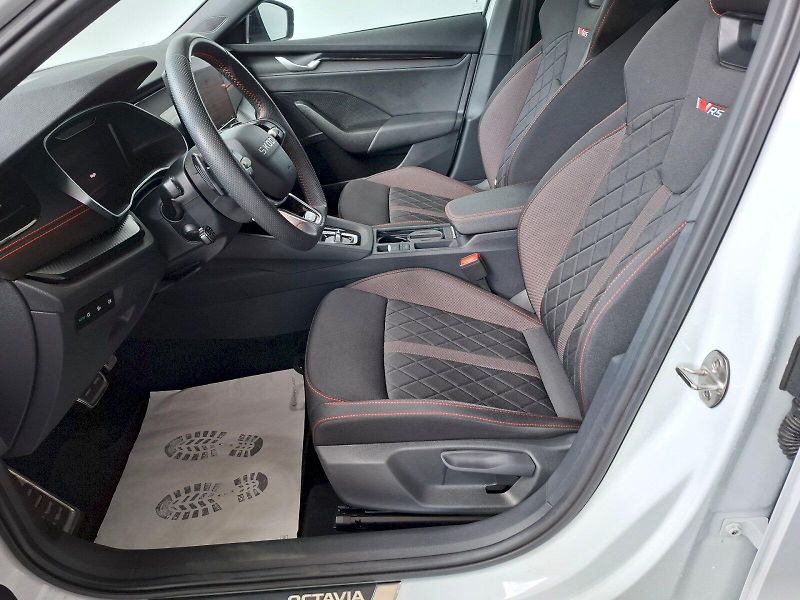 Škoda Octavia (2025) combi RS 2,0 TSI 195 KW 7-STUP - fotka 35 z 43