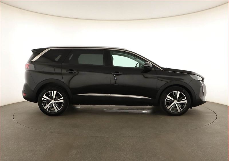 Peugeot 5008 (2022) Allure 1.5 BlueHDi - fotka 6 z 21