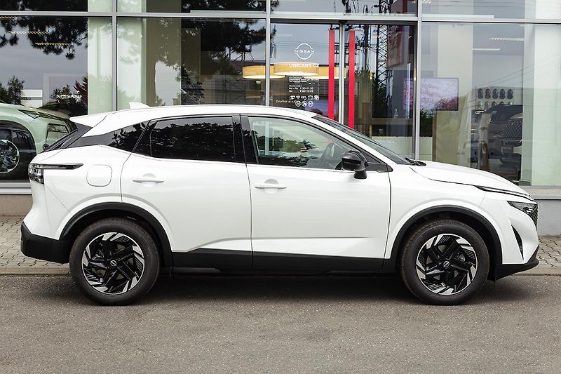 Nissan Qashqai 1,3 DIG-T  X-TRONIC N-CONNECTA - fotka 4 z 17