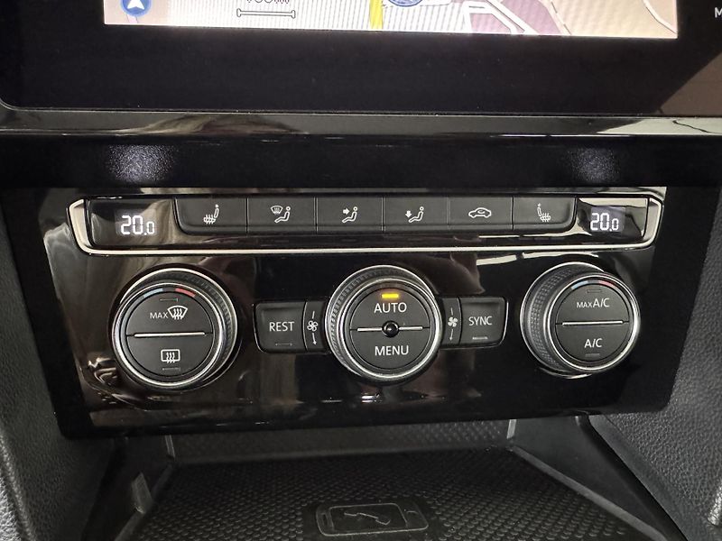 Volkswagen Passat Variant 1,5TSI 110kW DSG*Navi*Kamera - fotka 22 z 35
