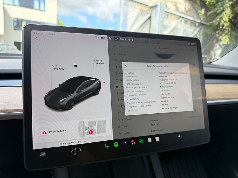 Tesla Model 3 Long Range AWD - fotka 27 z 41