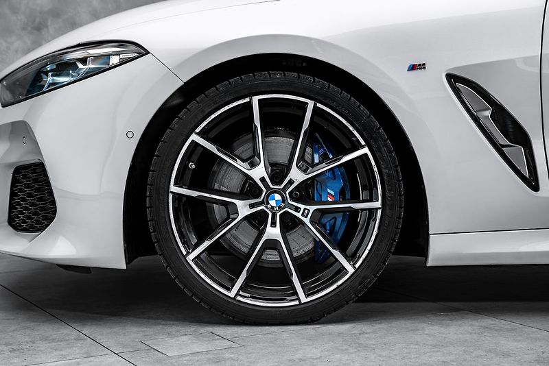 BMW Řada 8 840d x Drive M sport - fotka 2 z 23