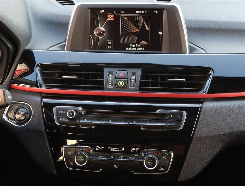BMW X1 (2015) xDrive20i, 4X4, Automat - fotka 12 z 21
