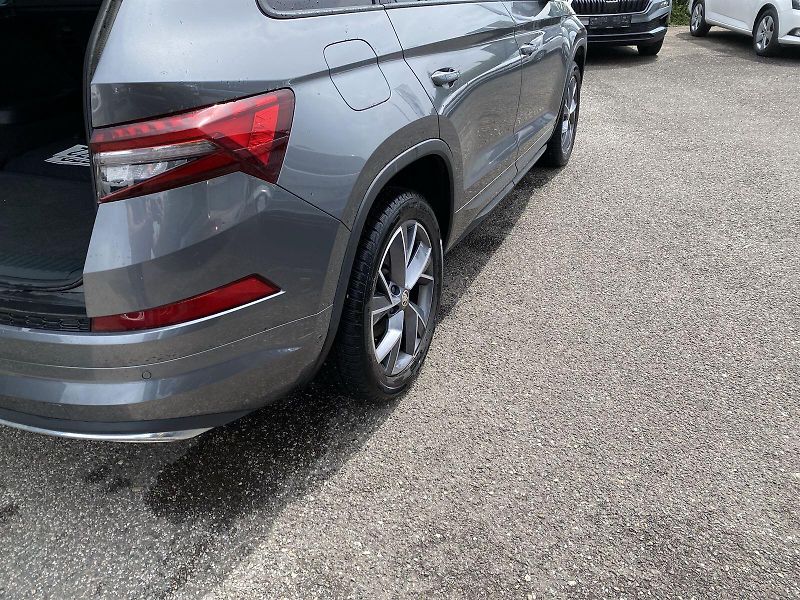 Škoda Kodiaq (2022) 2,0 TSI 4x4 DSG Sportline - fotka 26 z 45