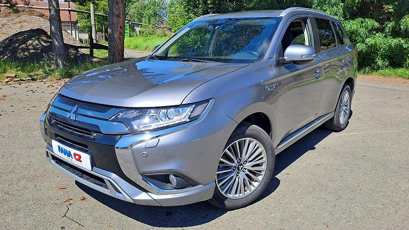 Mitsubishi Outlander 2.4 PHEV 4WD Business - fotka 1 z 28