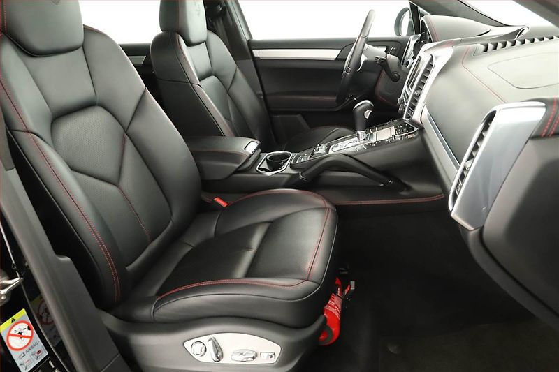 Porsche Cayenne (2013) Turbo - fotka 18 z 20