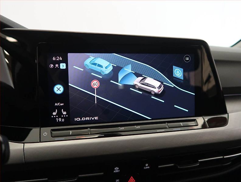 Volkswagen Golf (2023) Life 2.0 TDI, Automat - fotka 23 z 23