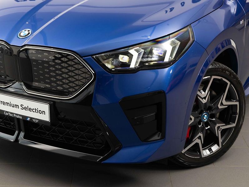 BMW iX2 xDrive30 - fotka 7 z 22