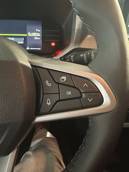 Dacia Duster (2026) journey hybrid-G 150 4x4 - Ost - fotka 11 z 14