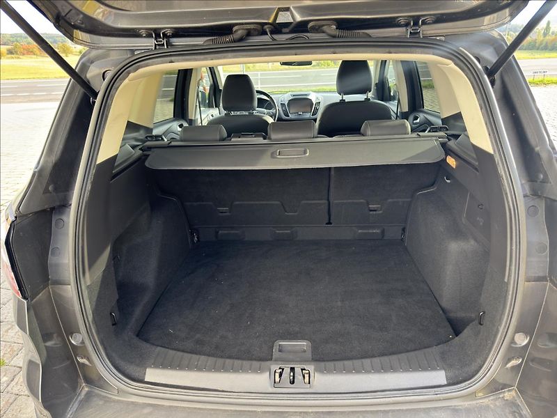 Ford Kuga 2,0 TDCi Titanium 4x4 - fotka 8 z 16