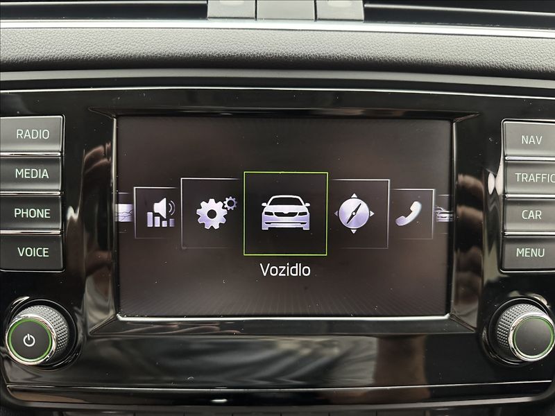 Škoda Octavia 1,6 TDi 6ST. MAN. NAVI SENZORY - fotka 16 z 33