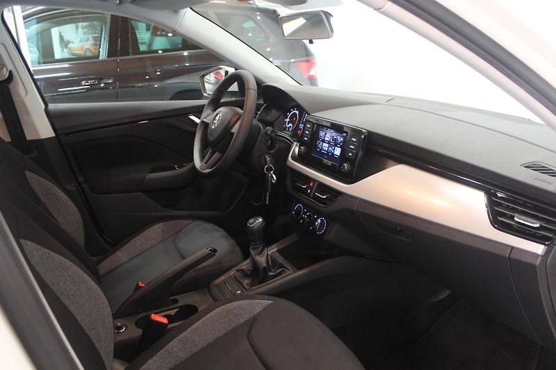 Škoda Scala (2019) 1.0 TSI 70kW Klima LED - fotka 18 z 31